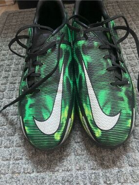 Nike Phantom Indoor Soccer shoes Black Green Sneakers with White Swoosh